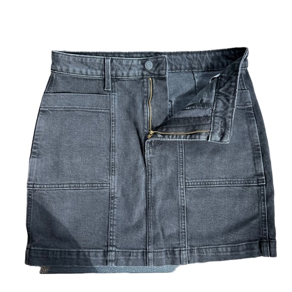 2/$15 Old Navy 4 jean mini skirt black with pockets - Picture 3 of 7